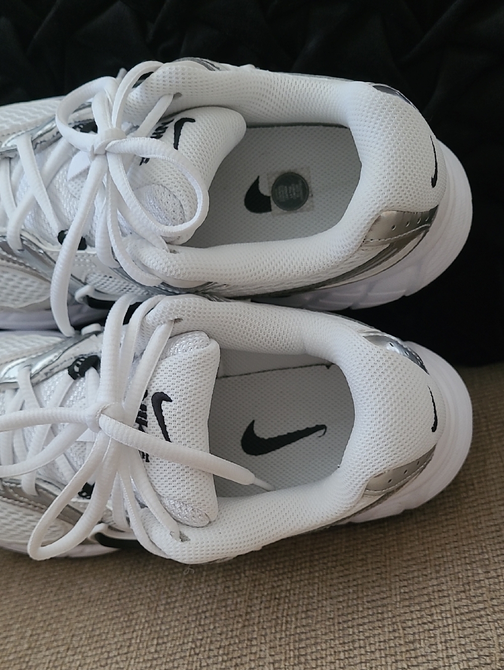 WOMENS NIKE V5 RNR WHITE BLACK GREY - Picture 9 of 13
